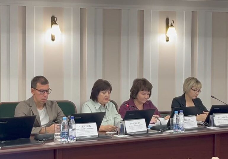 В городской думе обсудили итоги организации летнего досуга и отдыха детей и подростков