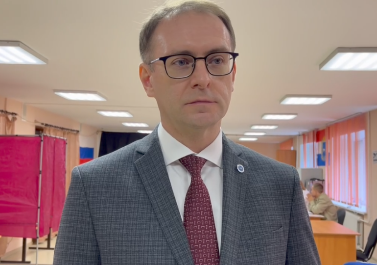 Ректор Самарского университета Владимир Богатырев проголосовал на выборах губернатора региона