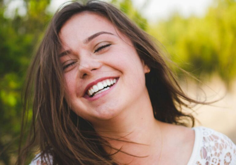 Стоматолог развеял миф о вреде жвачки для зубов