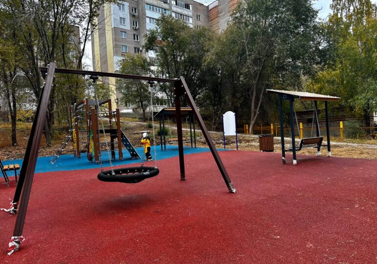 В Прибрежном обновили двор на улице Знаменосной