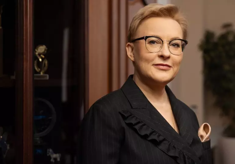 Елена Лапушкина поздравила учителей Самары с их профессиональным праздником