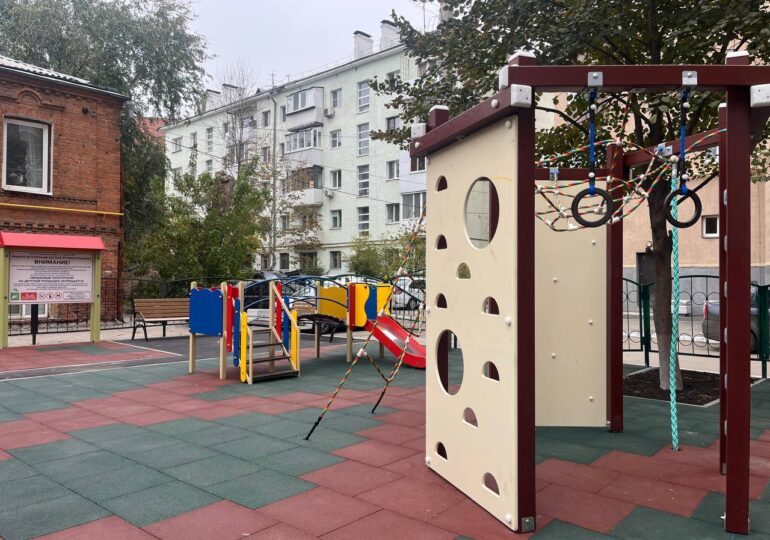 В Самаре выездная комиссия оценила качество благоустроенной дворовой территории на улице Садовой