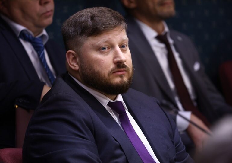 На заседании Самарской губернской думы Вячеслав Федорищев представил вице-губернатора — руководителя департамента по вопросам правопорядка и противодействия коррупции