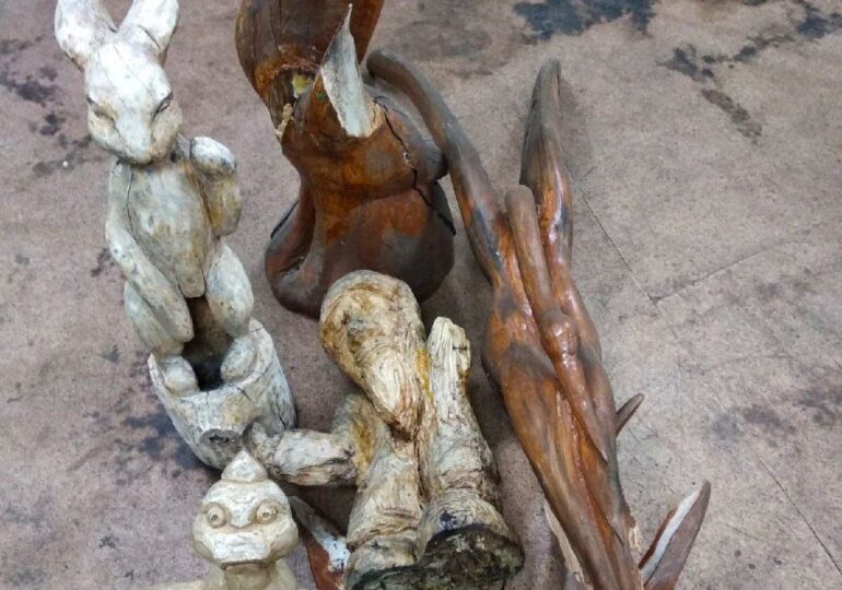 В самарском парке Дружбы вандалы сломали деревянные скульптуры