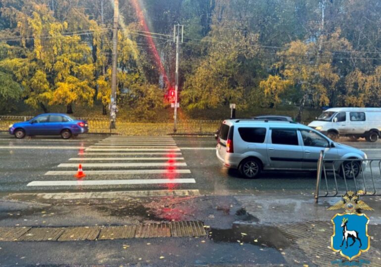 В Кировском районе Самары на светофоре сбили женщину