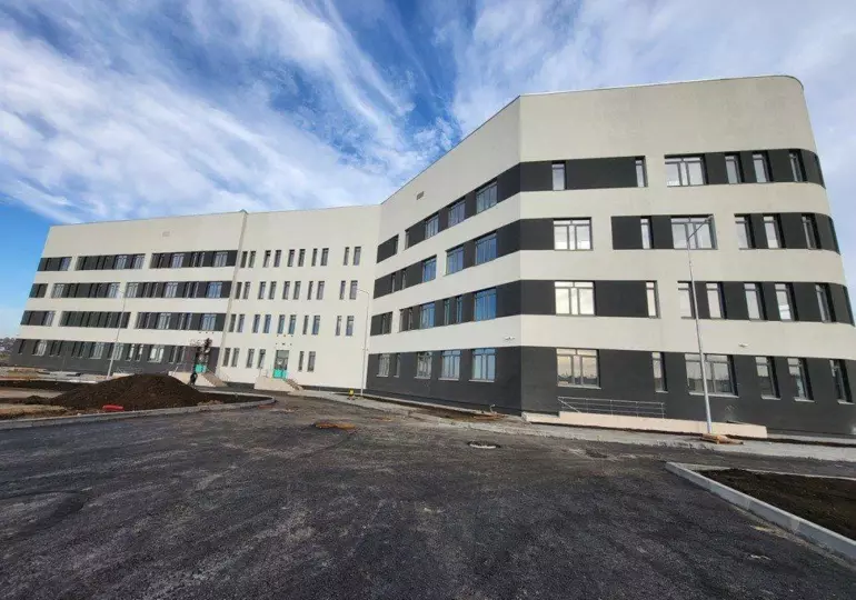 Строительство новой поликлиники в Смышляевке завершено на 90%