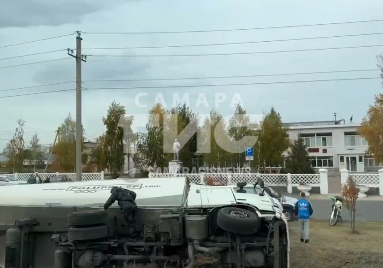 В Курумоче грузовик вылетел в кювет