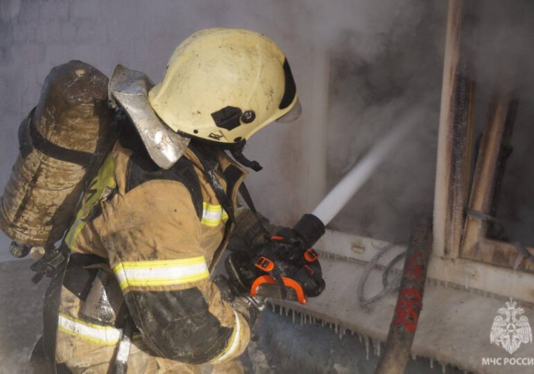 В Самаре на улице Куйбышева потушили пожар в неэксплуатируемом здании