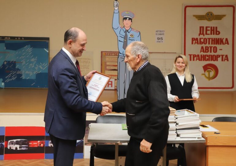 В Самаре наградили более 40 транспортных работников