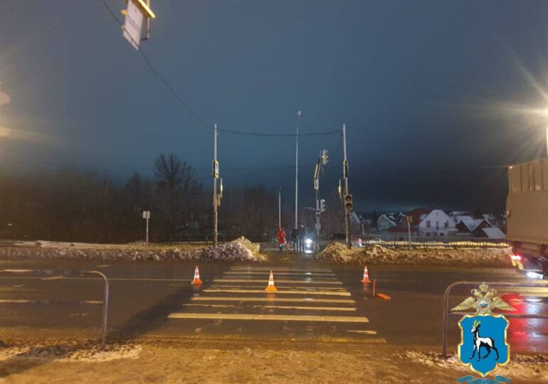 В Самаре грузовик сбил пешехода на переходе