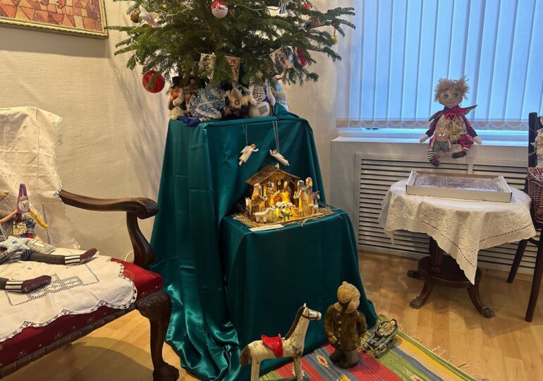 В Самаре открылась рождественская выставка художницы Алисы Самаринкиной