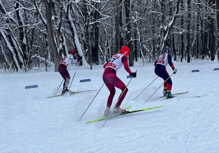 В Самаре состоялась традиционная лыжная гонка «На призы Деда Мороза»