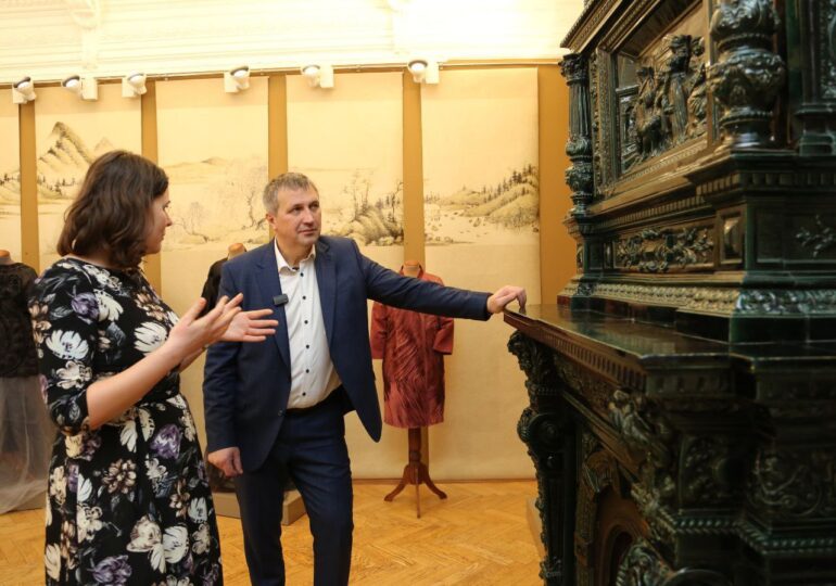 Иван Носков вручил подарки двум юным самарцам