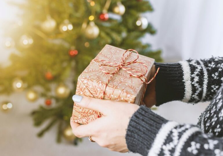 Большинству самарцев нравится дарить подарки на Новый год