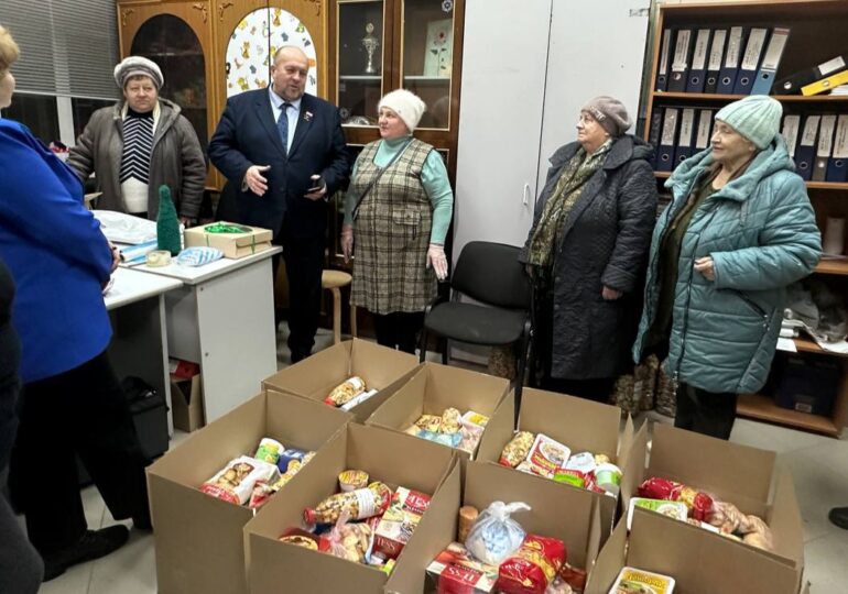 Жительницы Самарской области связали своими руками 660 пар шерстяных носков для бойцов СВО