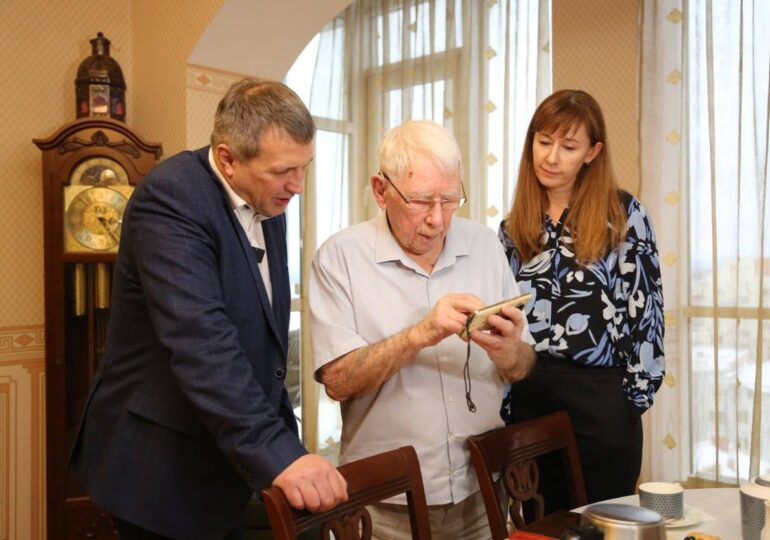 Иван Носков поздравил ветеранов Великой Отечественной войны с наступающим Новым годом