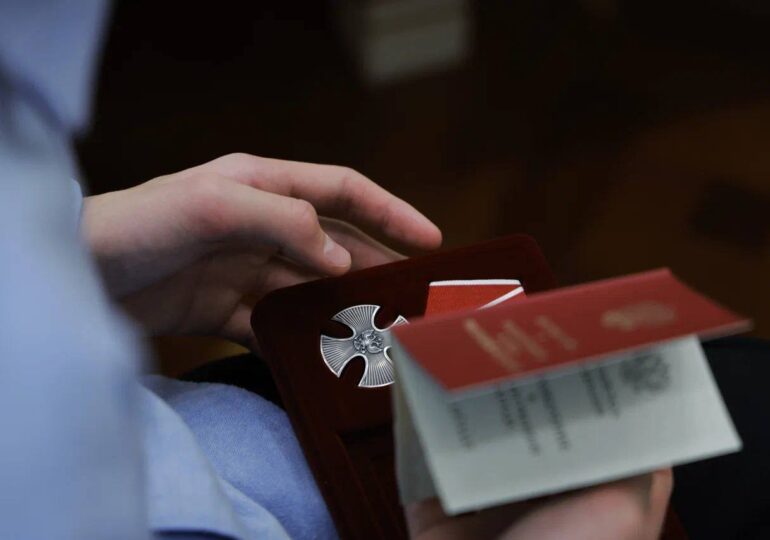 Вячеслав Федорищев передал государственные награды семьям героев СВО из Самарской области