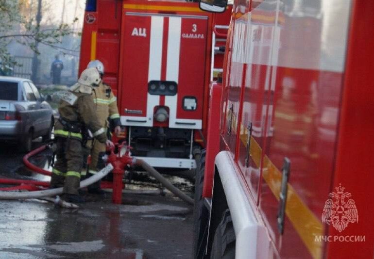 В Ленинском районе Самары потушили пожар в административном здании