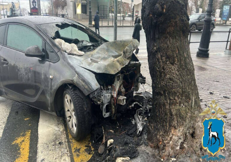 Около Струковского сада в Самаре горел автомобиль