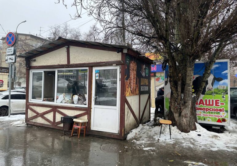 В Октябрьском районе Самары снесли два незаконно установленных ларька