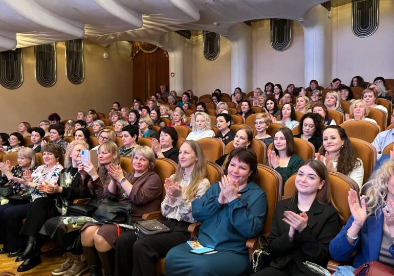 В Самаре 28 женщин наградили благодарственными письмами за особые достижения и успехи в работе
