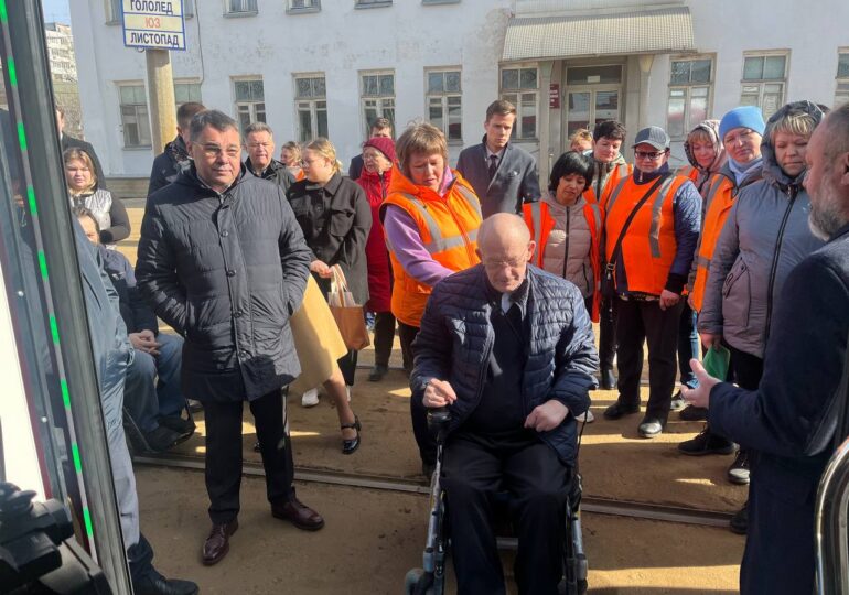 В Самаре депутаты городской думы проверили оснащение новых трамваев марки «Львенок»