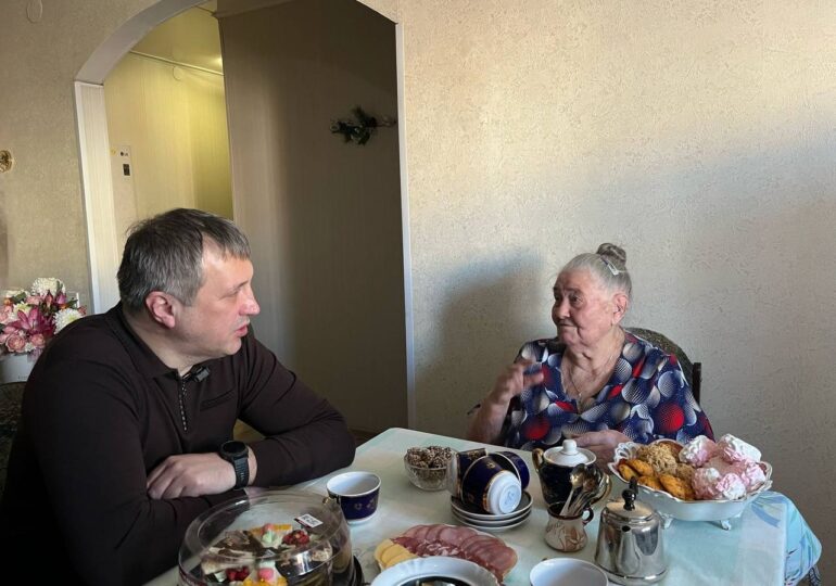 Глава Самары Иван Носков встретился с ветераном Великой Отечественной войны Марией Кирдищевой