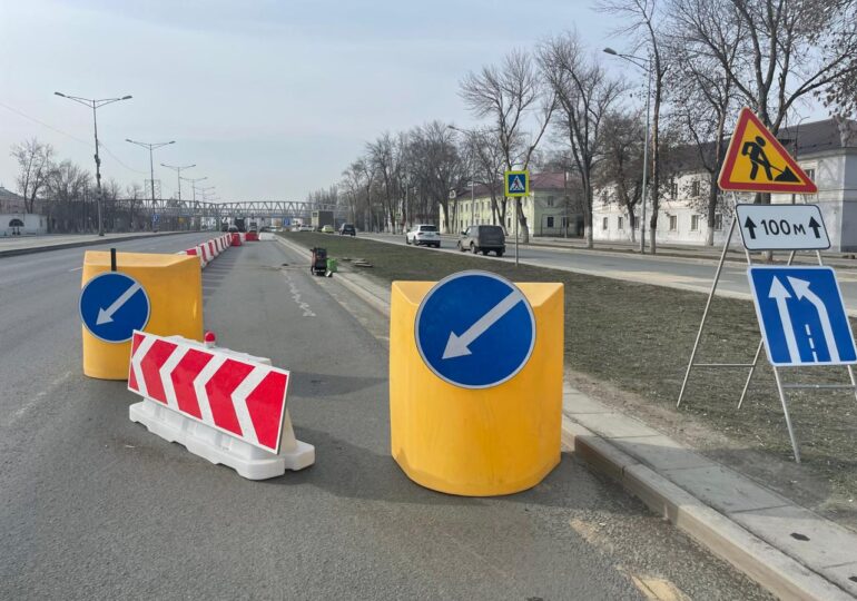 В Самаре на Московском шоссе начали ремонтировать дождеприемные колодцы