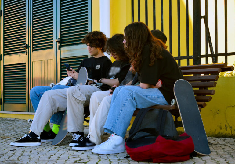 Владимир Путин подписал закон, разрешающий привлекать подростков от 14 лет к работе во время летних каникул