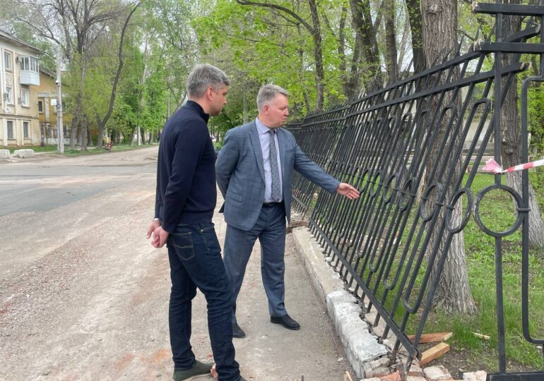 В Самаре по периметру ДК «Нефтяник» отремонтируют ограждение