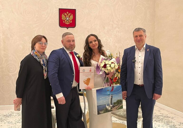 В самарском Дворце бракосочетания 25 апреля расписались 26 пар