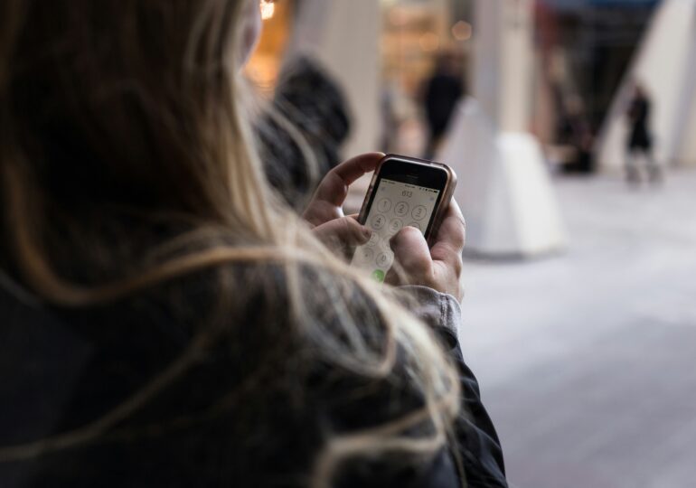 Мошенники придумали новую схему обмана с прерыванием звонка