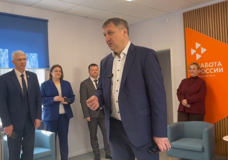 Иван Носков посетил самарский центр занятости населения