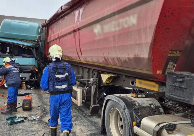 В Волжском районе Самарской области столкнулись два грузовика