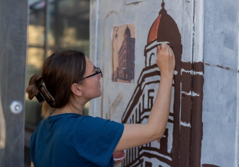В Самаре приступили к оформлению распределительных шкафов на Ленинградской