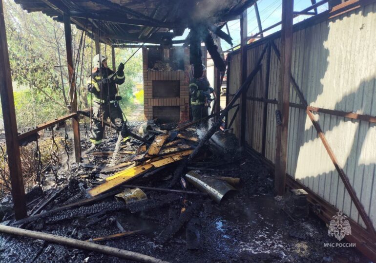 В Советском районе Самары потушили пожар на площади 120 кв. м