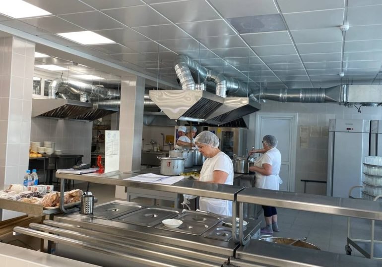 В этом году в Самаре обновят 12 школьных пищеблоков