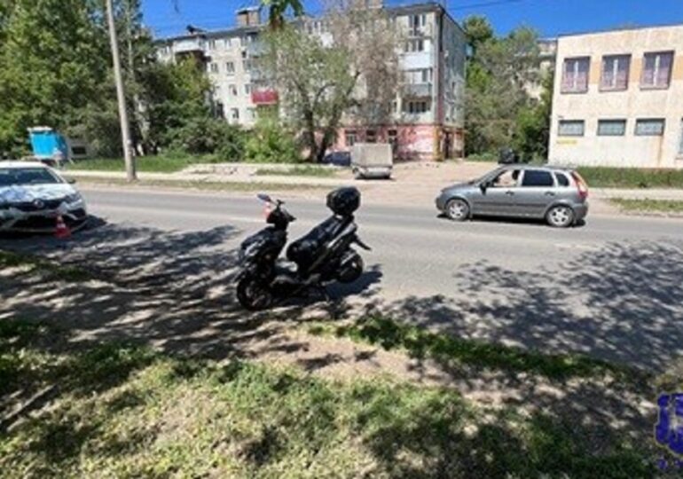 В Самаре скутер столкнулся с иномаркой