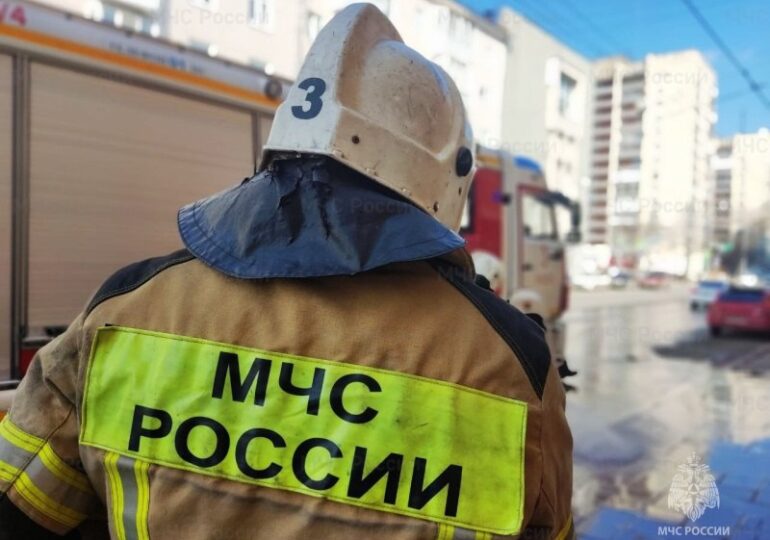 В Октябрьском районе Самары на ходу загорелась машина