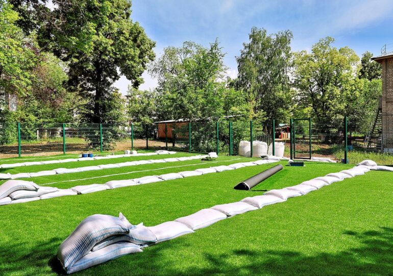 В Самаре начали оснащать детские сады футбольными полями