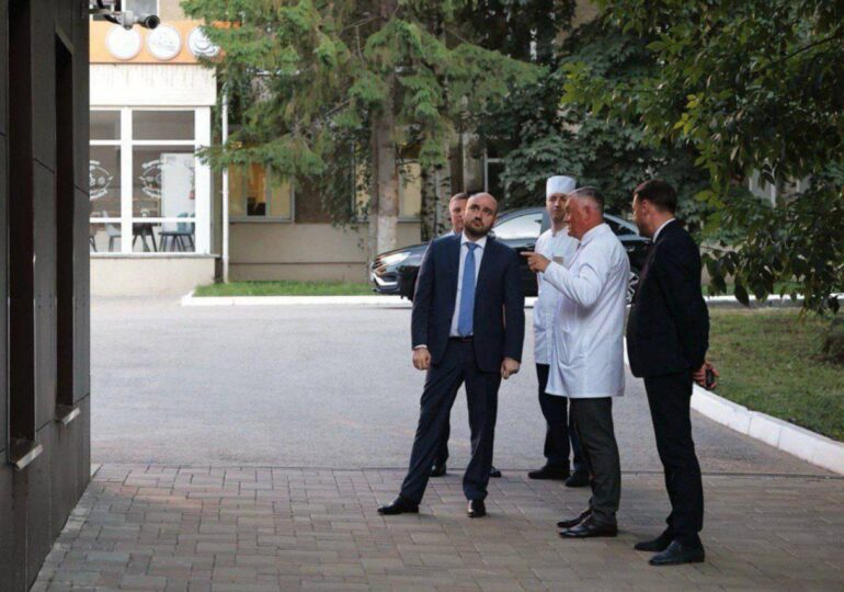 Губернатор Вячеслав Федорищев оценил отремонтированное отделение диализа больницы Пирогова в Самаре