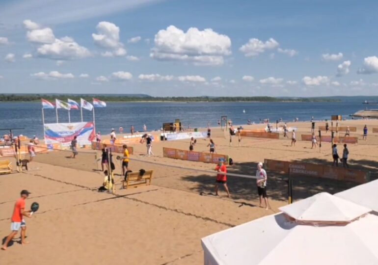 В Самаре проходит первенство страны по пляжному теннису