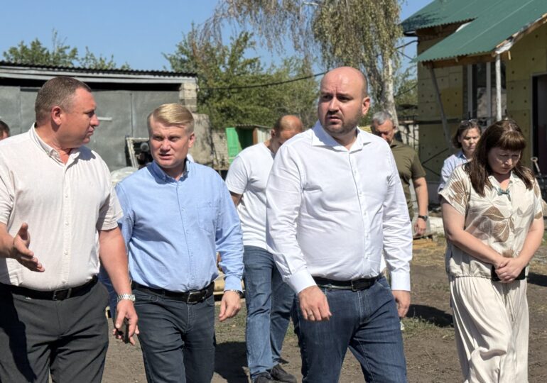 Губернатор Самарской области Вячеслав Федорищев работает в городе Снежное ДНР