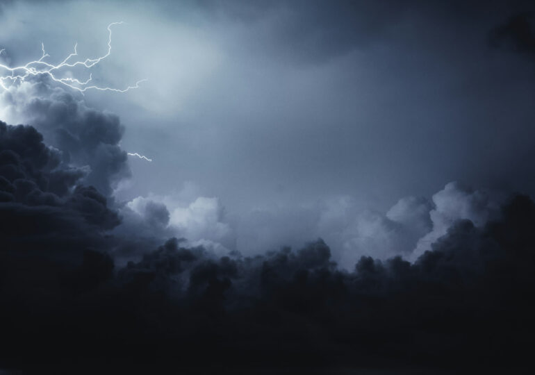 На Самарскую область в ближайшие часы обрушится гроза и град