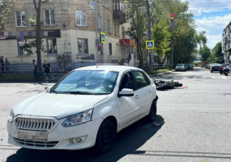 В Самаре в ДТП пострадали водитель и пассажир мотоцикла
