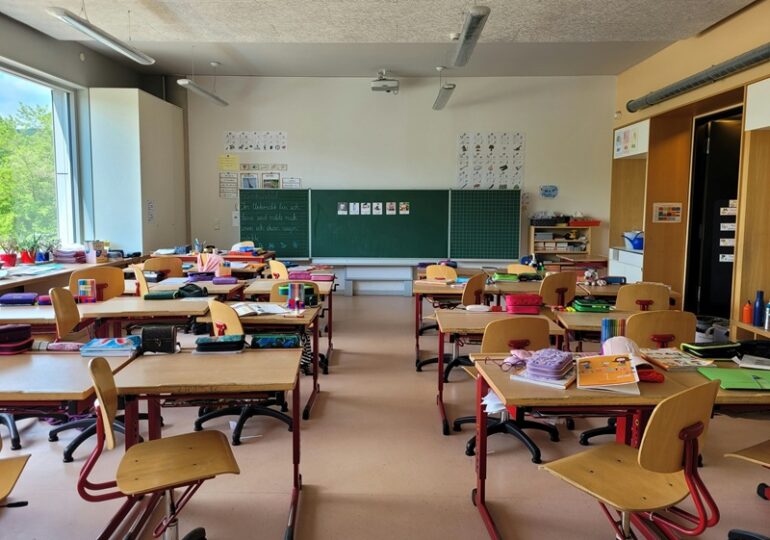 Стало известно, сколько самарских родителей планируют быть на школьных линейках