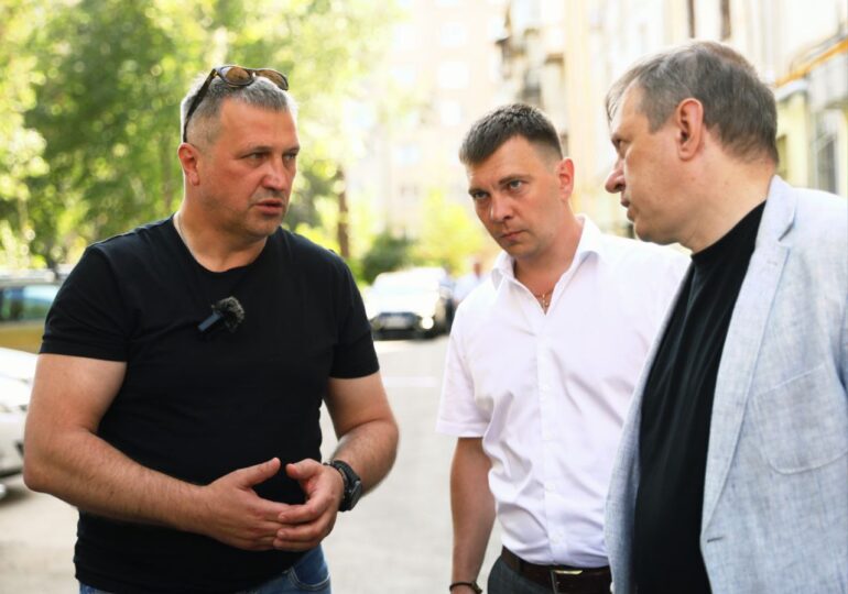 Глава Самары Иван Носков проверил благоустройство двора на Циолковского