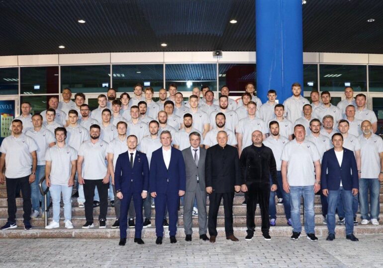 Вячеслав Федорищев встретился с хоккейной командой «Лада»