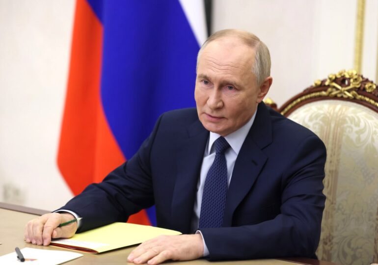Владимир Путин поддержал идею полного запрета вейпов в субъектах России