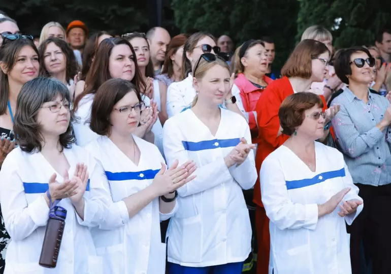 Губернатор Вячеслав Федорищев наградил сотрудников тольяттинского предприятия химической промышленности